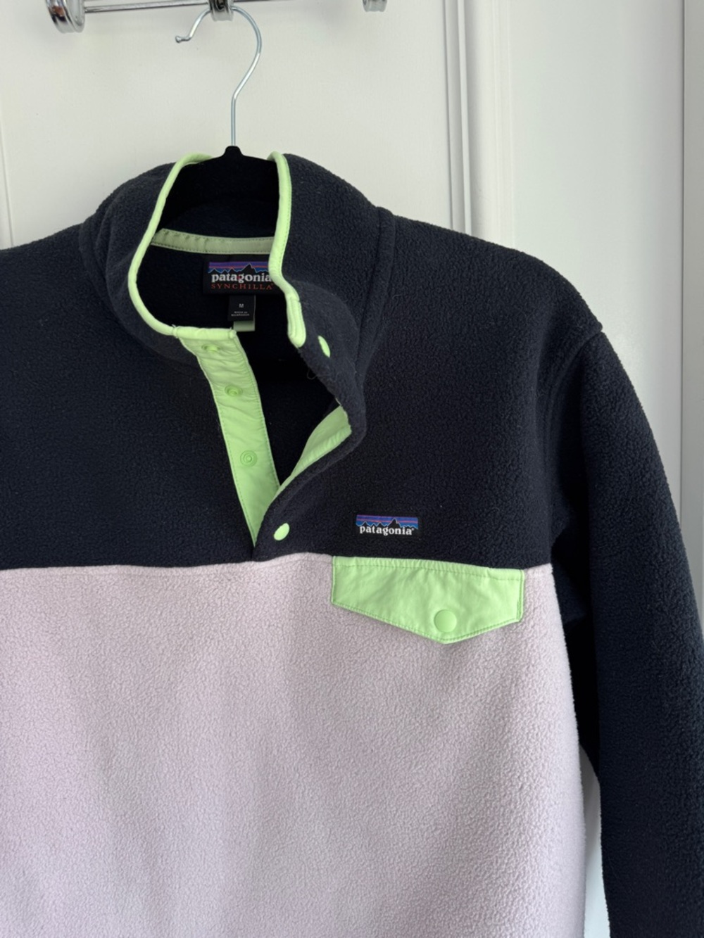 PATAGONIA W'S LIGHTWEIGHT SYNCHILLA SNAP-T FLEECE PULLOVER- Medium - Picture 4 of 7